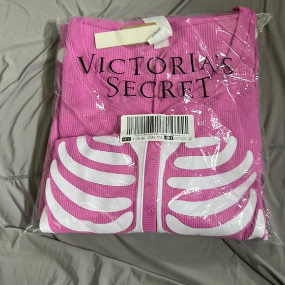 PINK Victoria's Secret Other - NWT Victoria secret Pink brand skeleton onesie pajama.